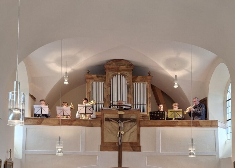 Brass Banda umrahmte Erntedankmesse in Elsarn